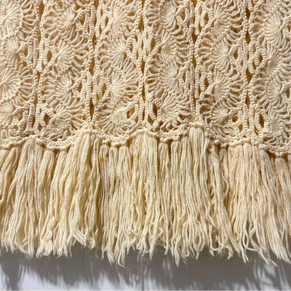Vintage 80’s Grannnycore Cottagecore Boho Cozy Cream Crochet Knit Blanket Scarf